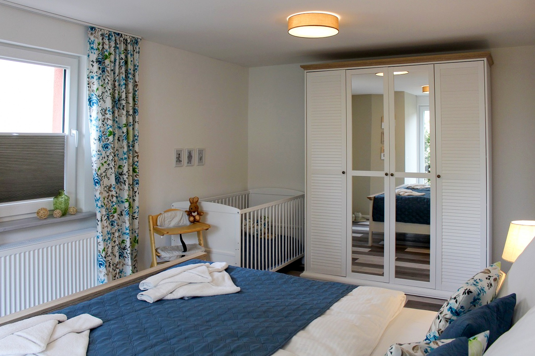 Christa – Schlafzimmer mit Kleiderschrank